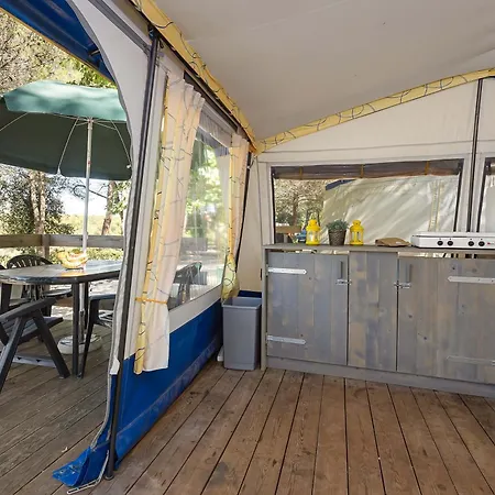 Holiday park Easyatent Tent Lanterna Cervar-Porat